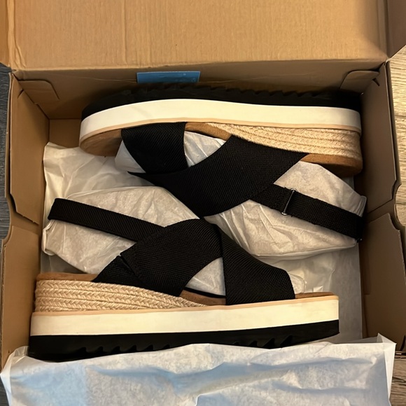 Toms Diana Crossover Wedges - Picture 12 of 12